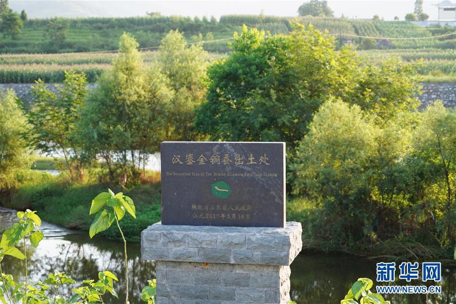 (走向我們的小康生活·圖文互動)(5)綠了青山,紅了日子——秦巴山區群眾繪出小康“調色板”