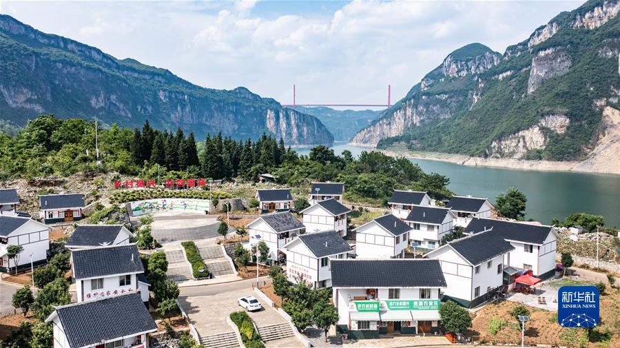 (沿著總書記的足跡·貴州篇)(1)開創多彩貴州的美好未來——沿著總書記的足跡之貴州篇